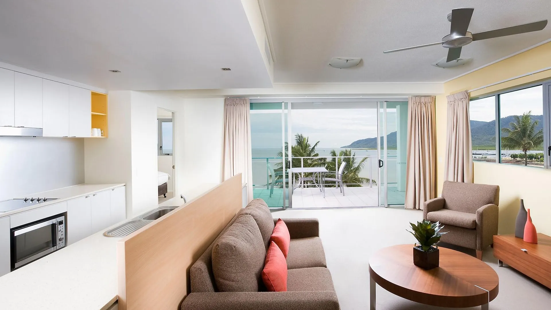 Mantra Trilogy Hotel Cairns 4*,